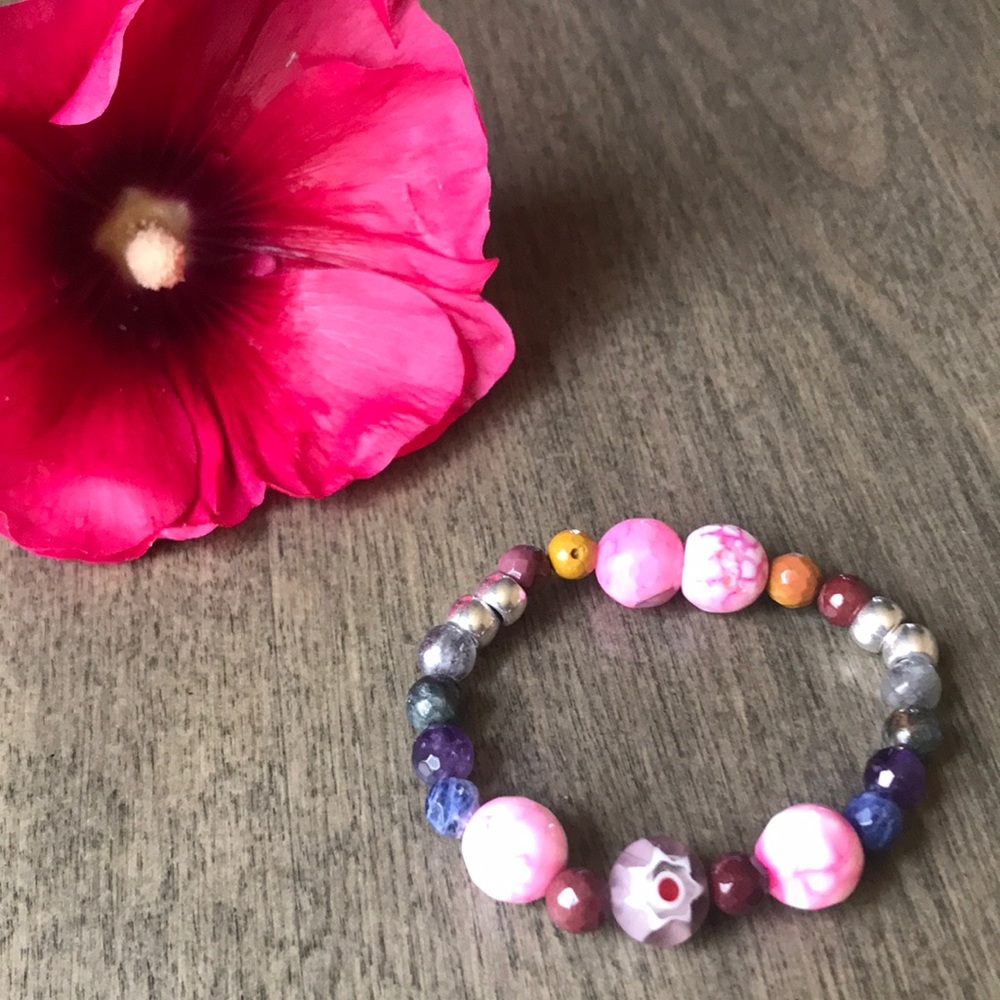 Handmade girls beaded stretch bracelet - Picture 2 of 6